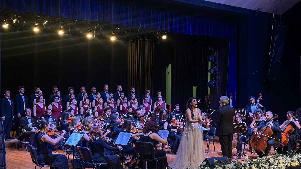 Hatay Filarmoni Orkestrası açılış konseri düzenledi