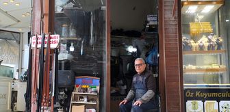 Hataylı usta 44 yıldır aynı dükkanda ayakkabı tamir ediyor