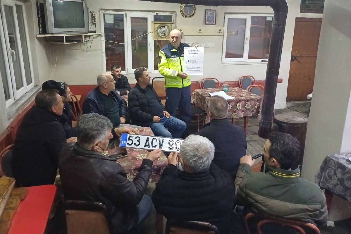 Havza'da trafik jandarmasından kırsal mahallelerde bilgilendirme çalışması
