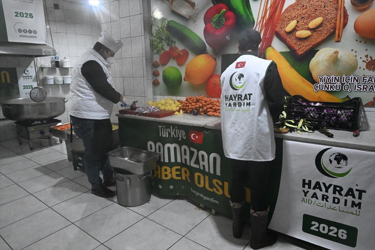 Hayrat İnsani Yardım Derneği Kahramanmaraş'ta günde 1200 kişilik iftarlık dağıtıyor