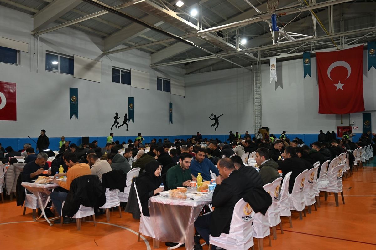 Hizan ilçesinde iftar programı düzenlendi