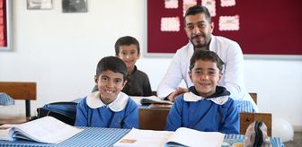Hüseyin öğretmen, 3 öğrencisini geleceğe hazırlamak için mezranın yolunu tutuyor