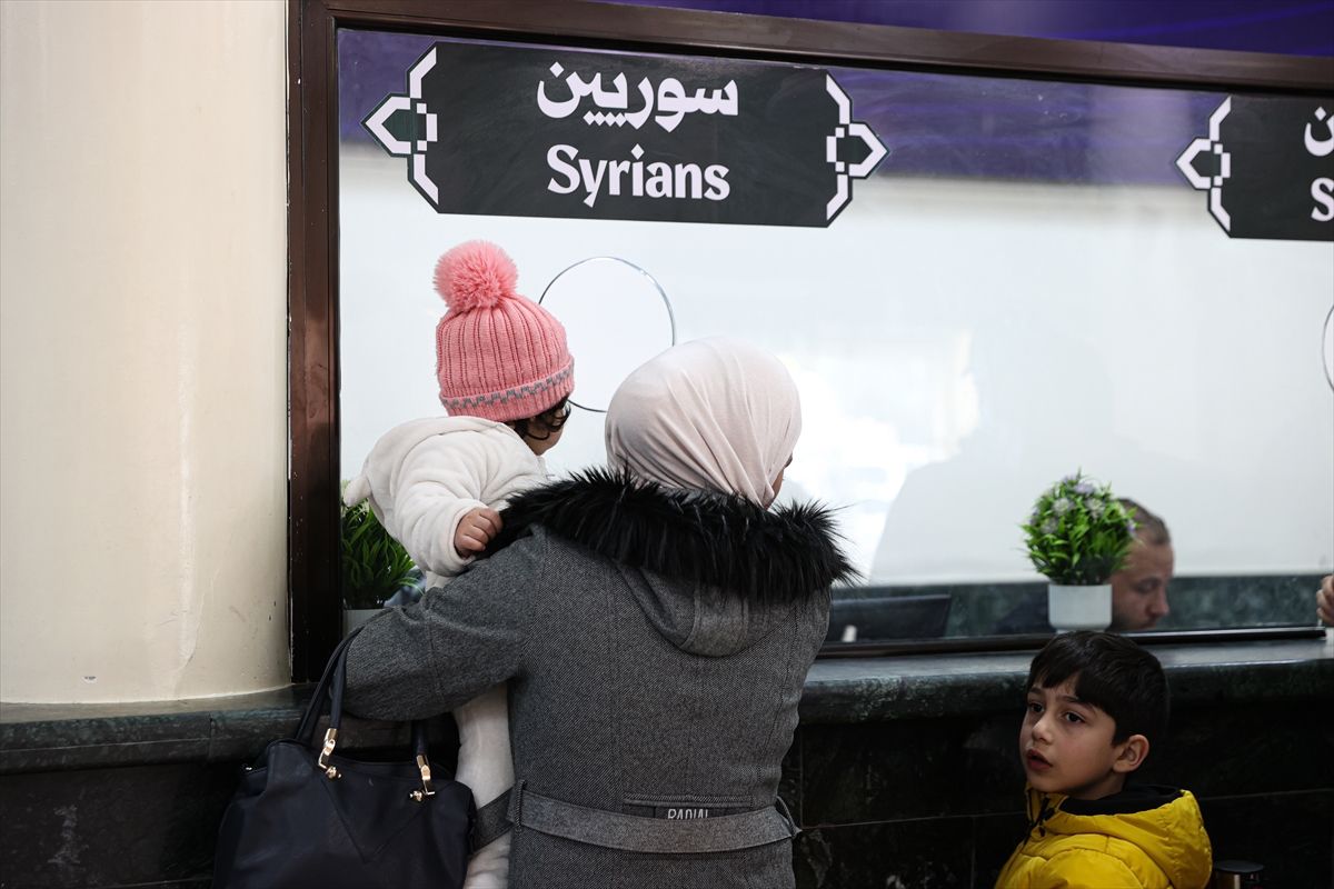 İç savaştan kaçarak Lübnan'a sığınan Suriyelilerin İsrail saldırıları sonrası ülkelerine dönüşü sürüyor