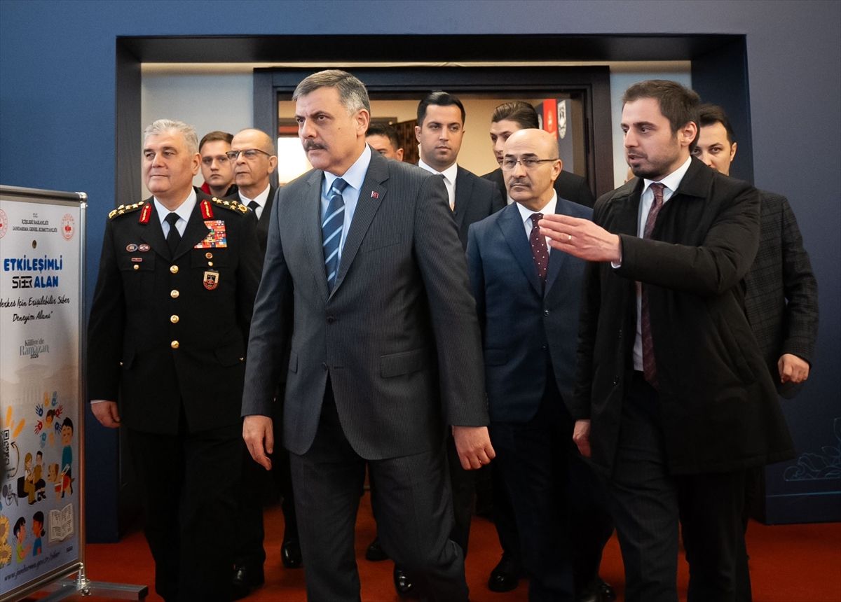 İçişleri Bakanı Çiftçi 'Külliye'de Ramazan' etkinlik alanını ziyaret etti