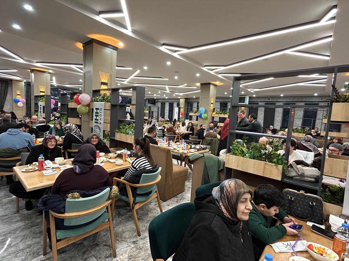 İHH Sivas Şubesi iftar programı düzenledi