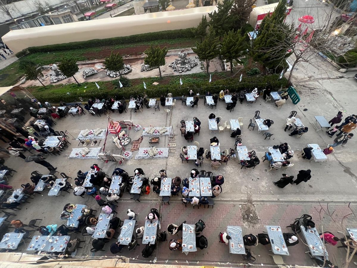 İHH, Suriye'de 144 binden fazla kişiye iftar verdi