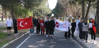 İKÇÜ'lü öğrenciler, su krizine dikkati çekmek için farkındalık koşusu düzenledi