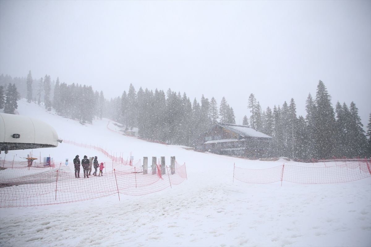 Ilgaz Dağı'nda kar yağışı etkili oluyor