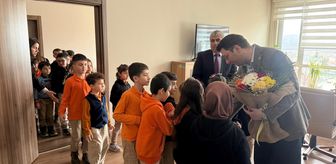İlkokul öğrencileri Almus Kaymakamı Çömen'i ziyaret etti