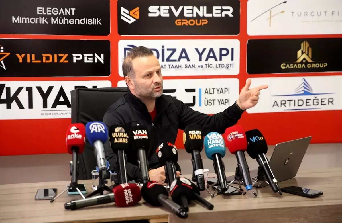 İmaj Altyapı Vanspor Teknik Direktörü Osman Zeki Korkmaz, takımının gelişimini değerlendirdi Açıklaması