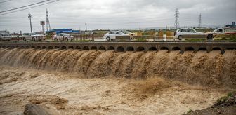 Irak'ın Erbil kentinde sağanak yağış trafikte aksamaya neden oldu