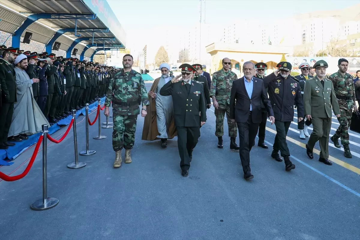 İran Cumhurbaşkanı Pezeşkiyan: 'Toplumsal olaylar, tarafların en az zarar göreceği şekilde yönetilmelidir'