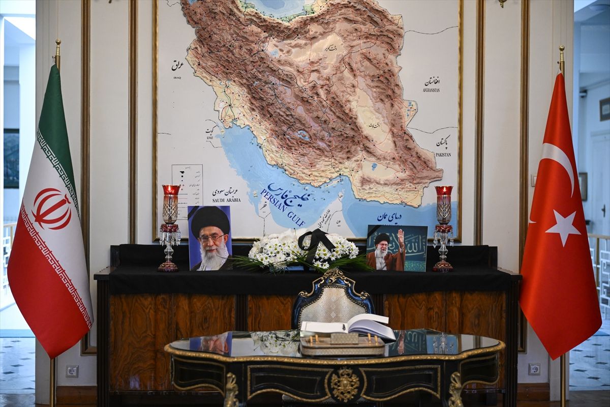 İran'ın Ankara Büyükelçiliğinde, İran lideri Hamaney için taziye defteri açıldı