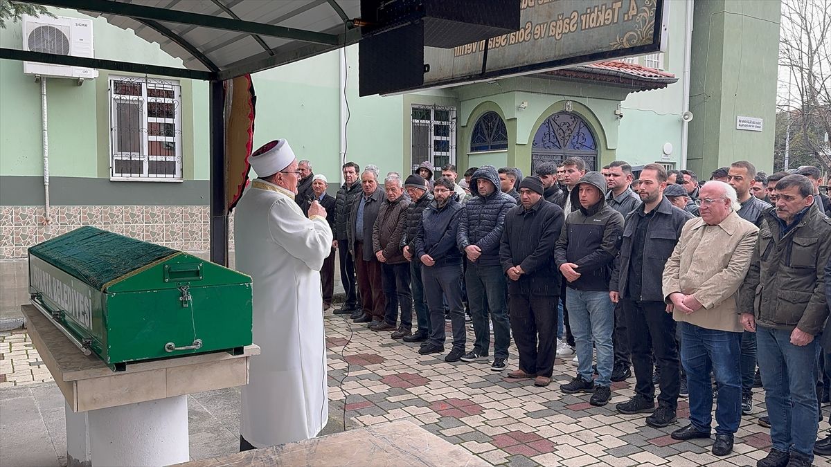 Isparta'da aile içi kavgada hayatını kaybeden polis memuru toprağa verildi