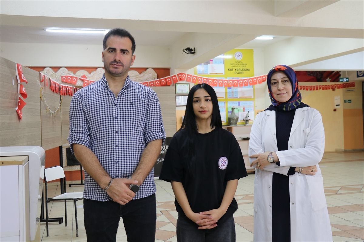 Isparta'da Heimlich manevrasıyla kurtarılan öğrenci Sultan Çetin yaşadıklarını anlattı Açıklaması