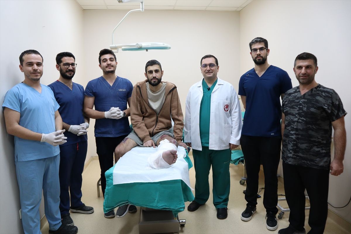 Isparta'da trafik kazasında yaralanan kişinin kopan bacağı yerine dikildi
