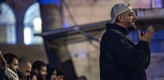 İsrail'in Mescid-i Aksa'yı kapatmasının ardından Filistinliler Harem-i Şerif yakınlarında teravih kıldı