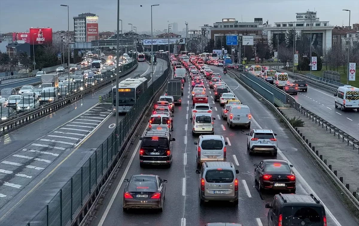 İstanbul'da Trafik Yoğunluğu Yüzde 89'a Ulaştı