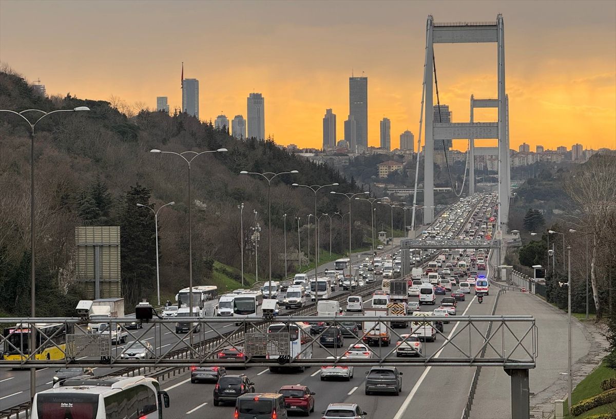 İstanbul'da akşam saatlerinde trafik yoğunluğu yüzde 76'ya çıktı