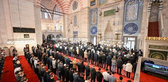 İstanbul'da bayramın ilk günü kılınan cuma namazında camiler doldu