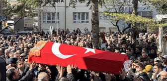 İstanbul'da öğrencinin bıçaklı saldırısında yaşamını yitiren öğretmenin cenazesi Konya'da defnedildi