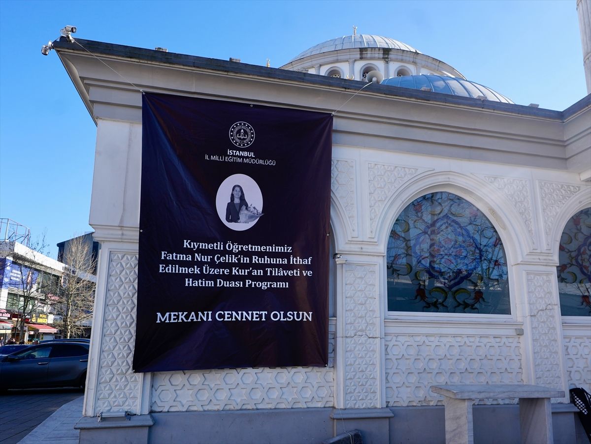 İstanbul'da öğrencisinin bıçaklı saldırısında hayatını kaybeden öğretmen için hatim ve anma programı düzen...