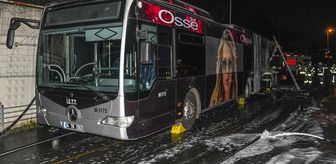 İstanbul'da seyir halindeki metrobüste çıkan yangın söndürüldü