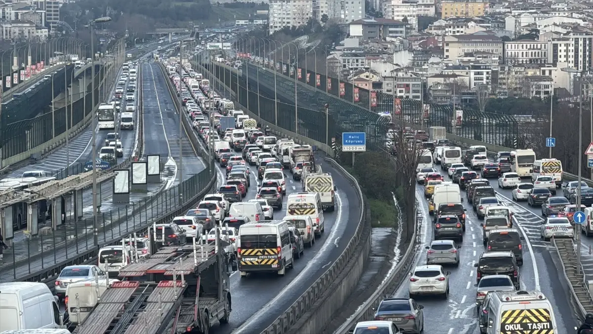 İstanbul'da trafik yoğunluğu yüzde 87'ye ulaştı