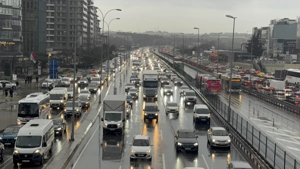 İstanbul'da trafik yoğunluğu yüzde 89'a kadar çıktı