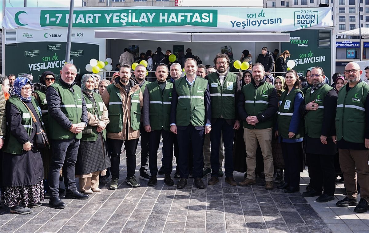 İstanbul'da Yeşilay Haftası kapsamında "Bağımsızlık Tırı" açıldı