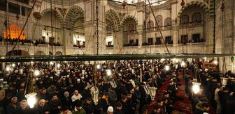 İstanbul'daki camilerde ilk teravih namazı kılındı