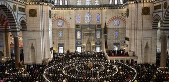 İstanbul'daki camilerde ramazanın ilk cuma namazı kılındı