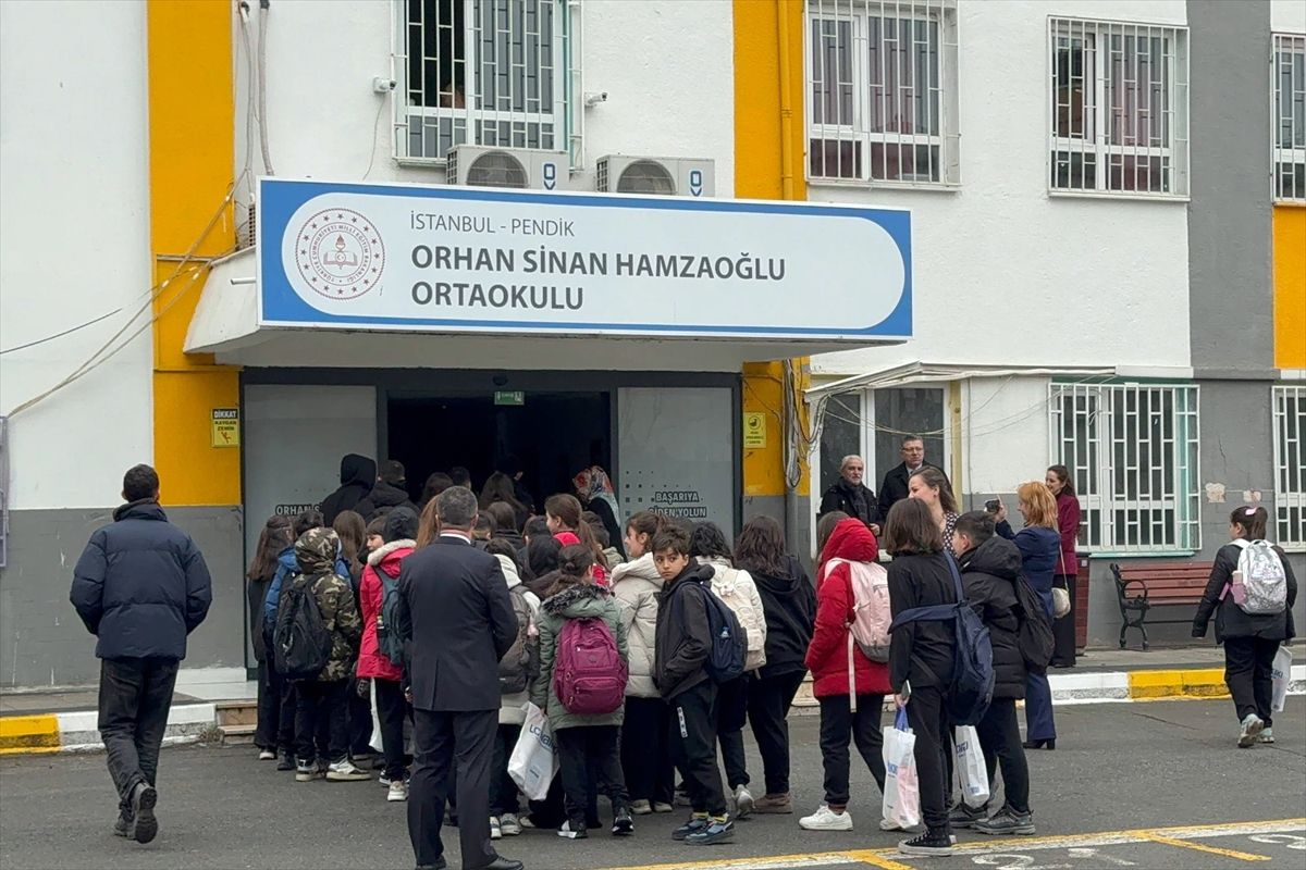 İstanbul'daki okullarda ikinci ara tatilin ardından ilk ders zili çaldı