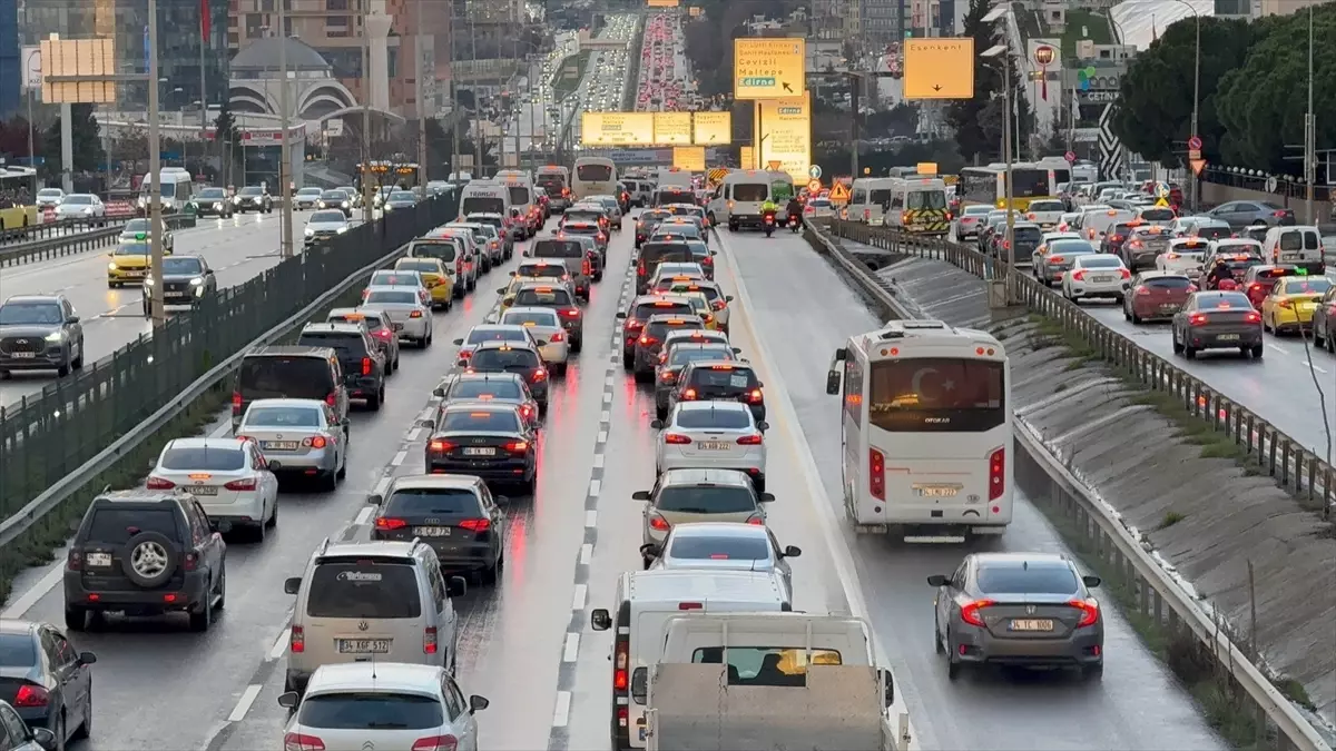 İstanbul'da Trafik Yoğunluğu Yüzde 90