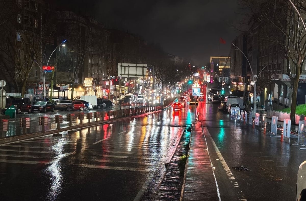 İstanbul'un bazı bölgelerinde sağanak etkili oluyor