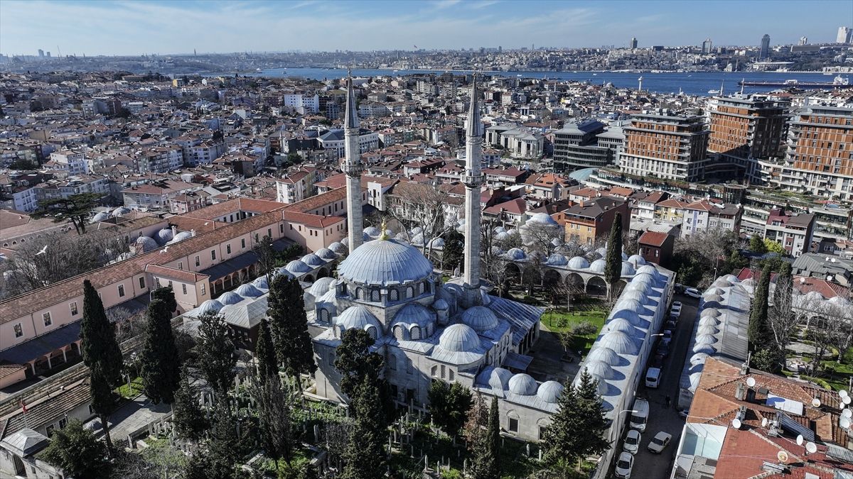 İSTANBUL'UN SELATİN CAMİLERİ - Mimar Sinan'ın eserlerinden Valide-i Atik Camisi asırlara meydan okuyor