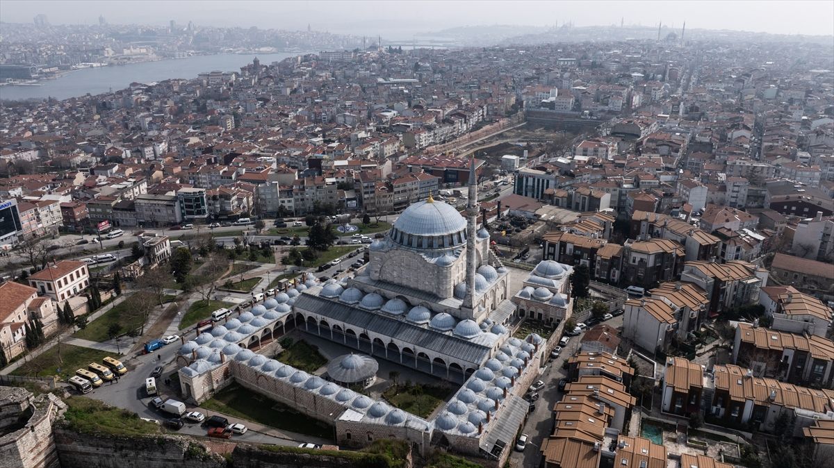 İSTANBUL'UN SELATİN CAMİLERİ - Yeditepe'nin en yükseğinde bir selatin eser: Edirnekapı Mihrimah Sultan Camisi