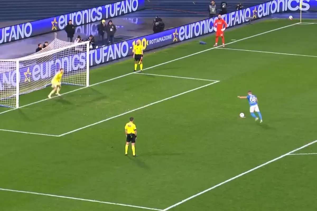 İşte futbol bu! Como, Napoli'yi de devirerek, Inter'in rakibi oldu