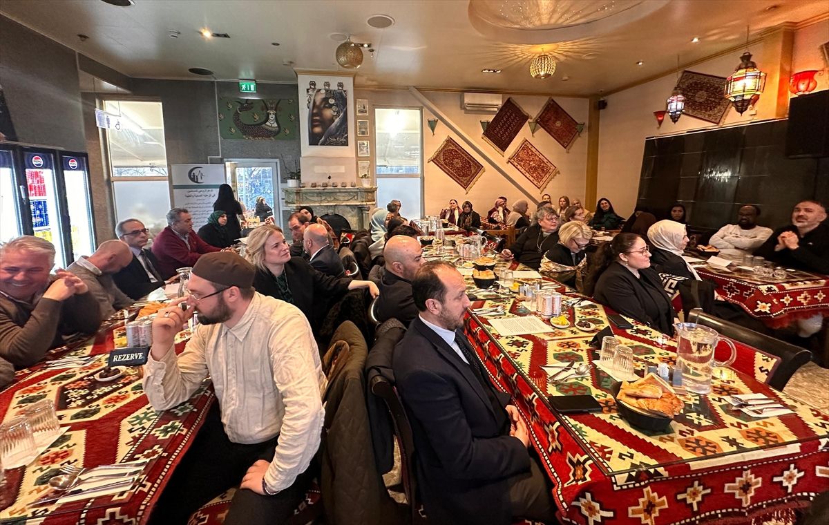İsveç'te farklı inanç gruplarının temsilcileri iftarda buluştu