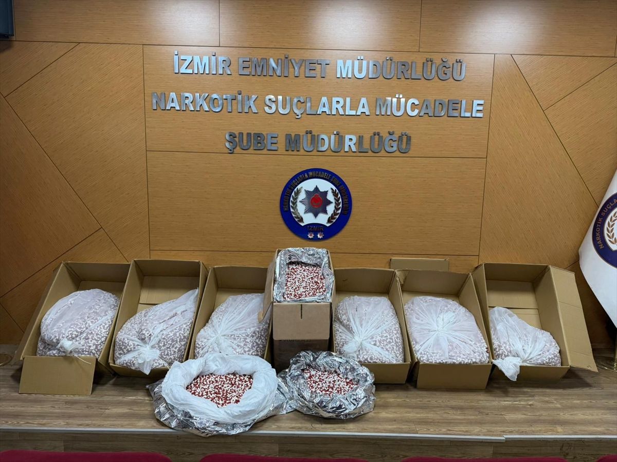 İzmir'de 356 bin uyuşturucu hap ele geçirildi