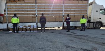 İzmir'de 500 bin paket kaçak sigara ele geçirildi, 3 şüpheli tutuklandı
