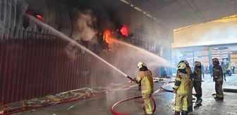 İzmir'de Atölye ve Depo Yangını