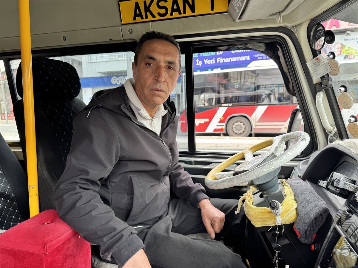 İzmir'de bir kadın dolmuşta doğum yaptı