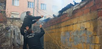İzmir'de kümeste çıkan yangına ilk müdahaleyi çevik kuvvet ekibi yaptı