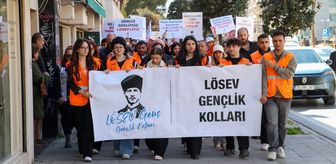 LÖSEV Gönüllüleri İzmir'de Yürüyüş Düzenledi