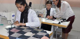İzmir'de öğrenciler atık kumaşlardan diktikleri seccadeleri ramazanda hediye ediyor