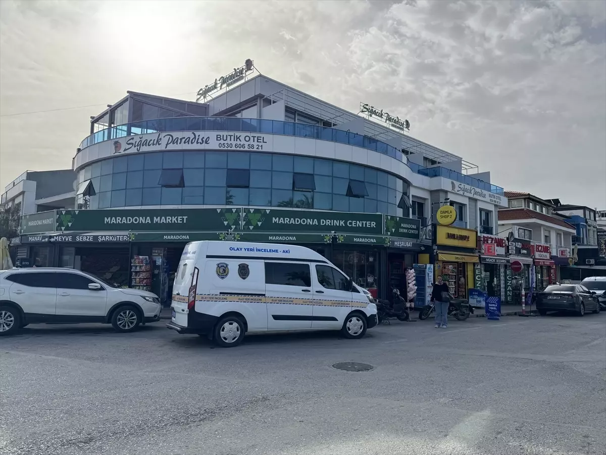 İzmir'de otelde çıkan yangında kadın hayatını kaybetti, eşi hastaneye kaldırıldı