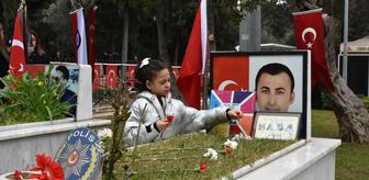 İzmir'de şehit aileleri arife günü yakınlarının mezarını ziyaret etti