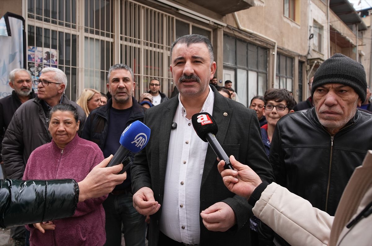 İzmir'de tünel inşaatı nedeniyle evleri zarar gören mahalle sakinlerinden belediyeye tepki