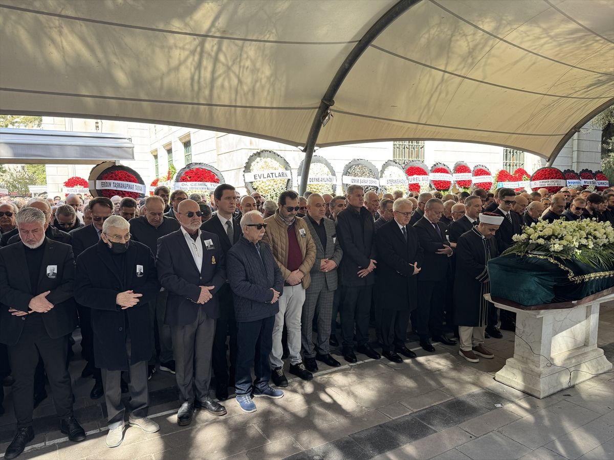 İzmir'de yaşamını yitiren iş insanı Öner Akgerman son yolculuğuna uğurlandı